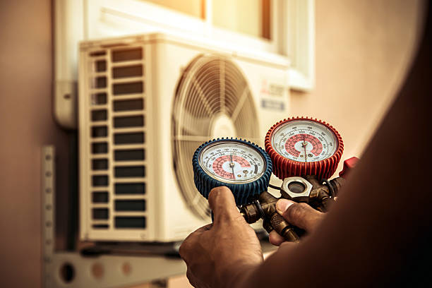 Professional Hvac technician working in Forest Lake, IL